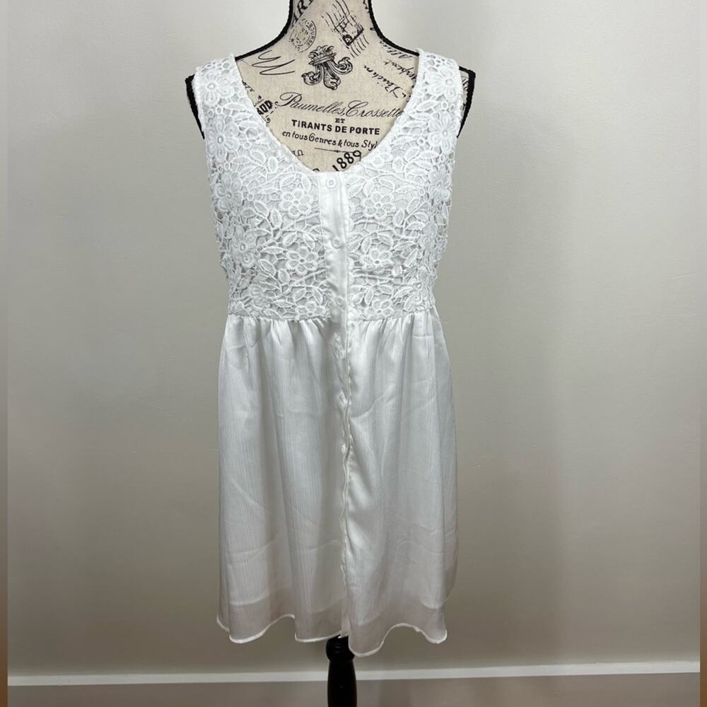 NWT Belinda white wide strap floral lace button up lined mini dress